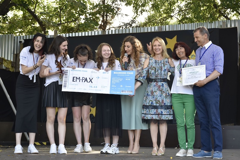 EM-PAX-1st place winners - Students company of the year