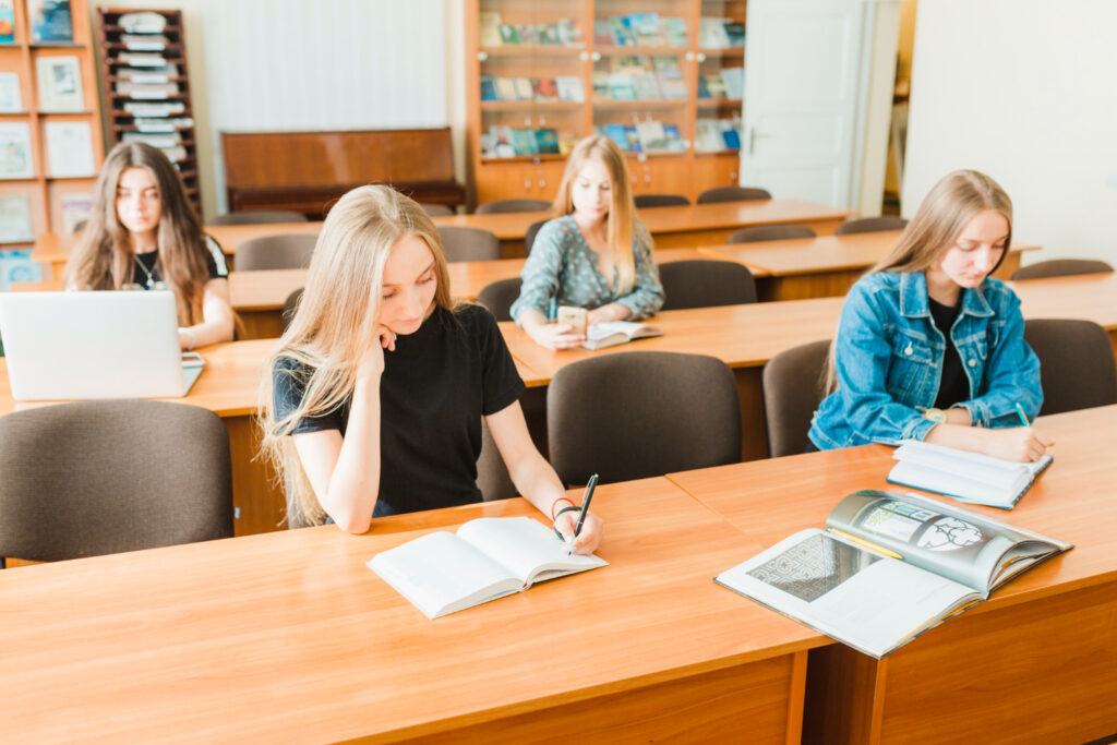 teens-studying-classroom