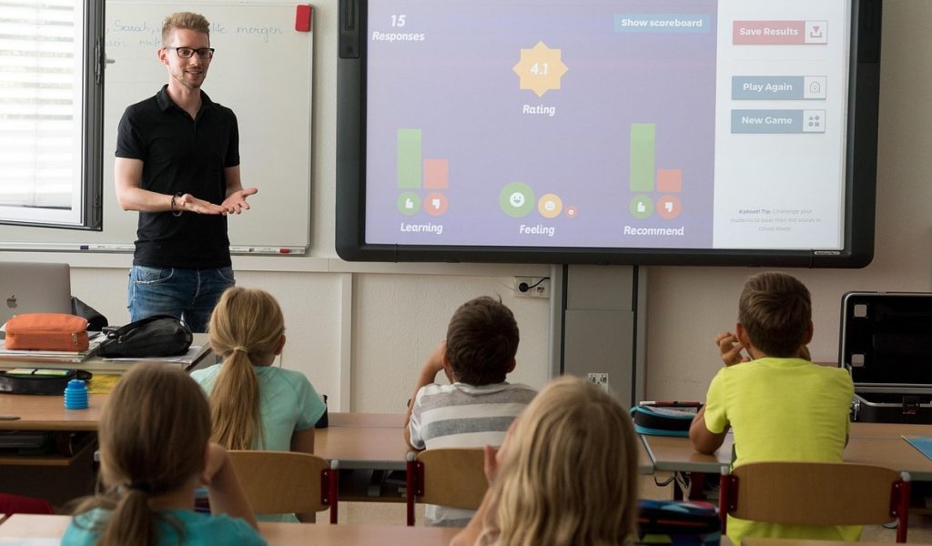 teacher-3765909_1280