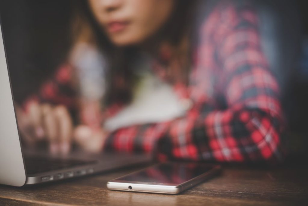 close-up-womanworking-with-her-laptop