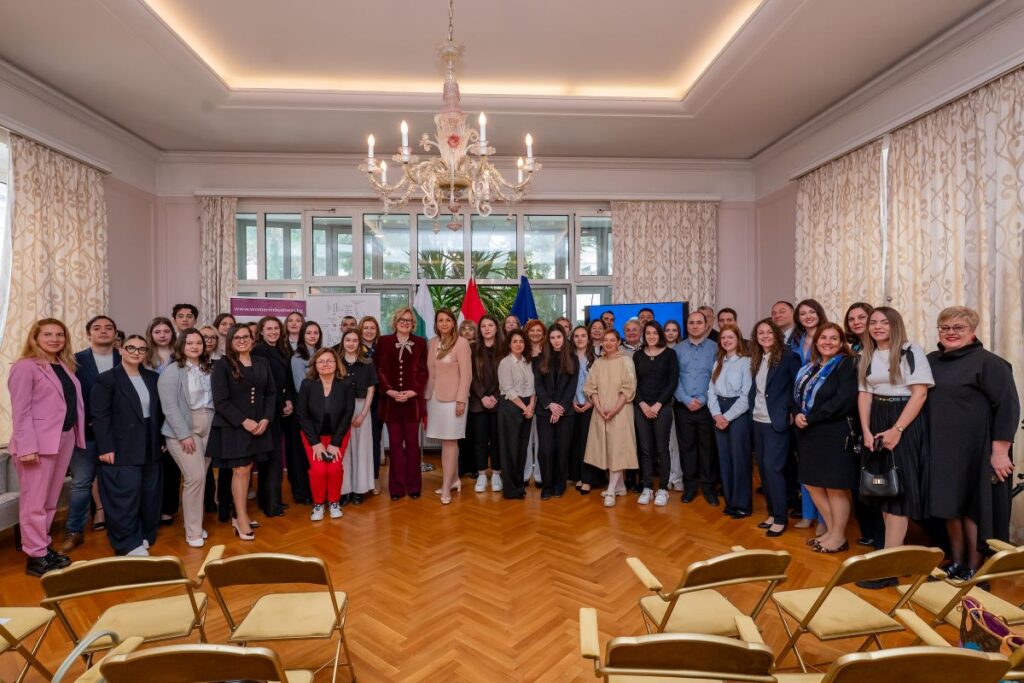 До края на май 21 студенти ще прекарат един работен ден с лидери на водещи компании